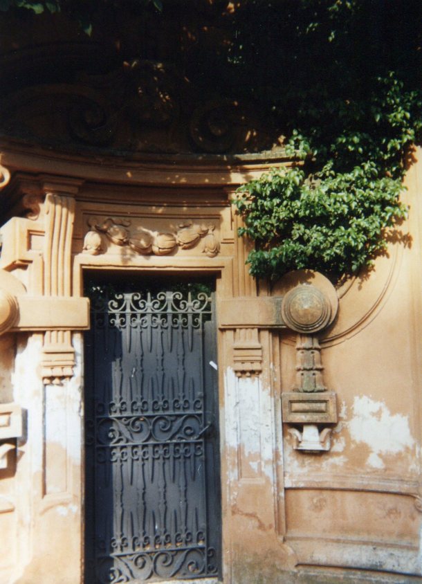 A beautiful doorway leading to the coast